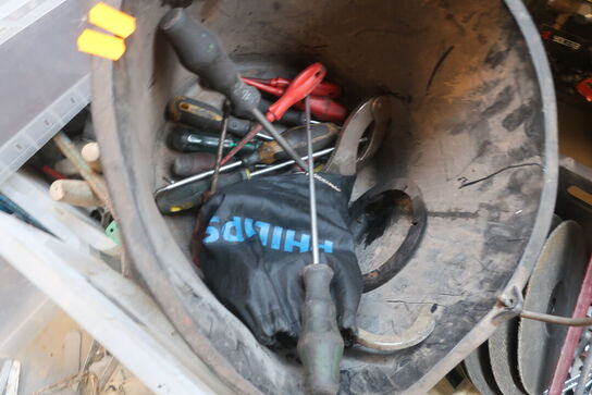 Palle med værktøj, materialer m.m.