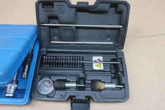 Momentnøgle, gevindskæresæt, rengøringssæt m.m.