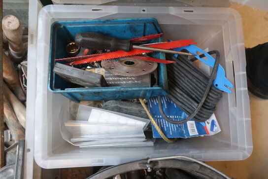 Palle med værktøj, materialer m.m.