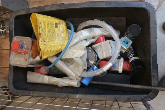 Indhold i bur, værktøj m.m.