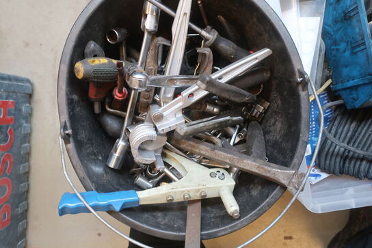 Palle med værktøj, materialer m.m.