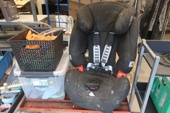 2 stk. rullevogne med indhold og reol med indhold