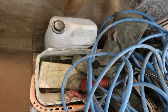 Palle med div. Kabler, startkabler m.m.