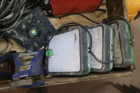 Varmeblæser, lamper, autobukke, ledninger  m.m. 