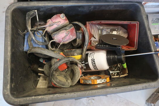 Palle med værktøj, materialer, klodser m.m.