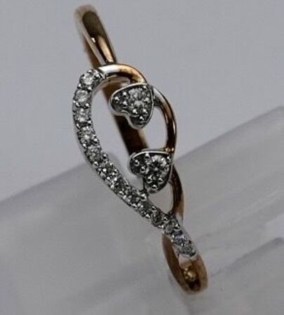 Diamantring af 9 kt. guld prydet med brillantslebne diamanter