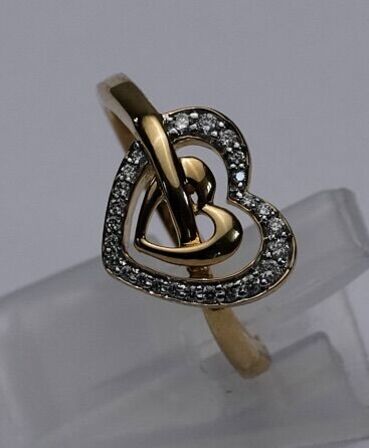 Diamantring af 14 kt. guld prydet med brillantslebne diamanter, ca. 0.14 ct.