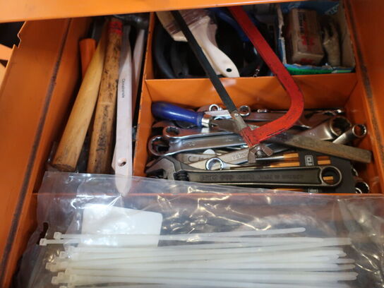 Værktøjsbord BETA UTENSILI TANK C25 inkl. indhold