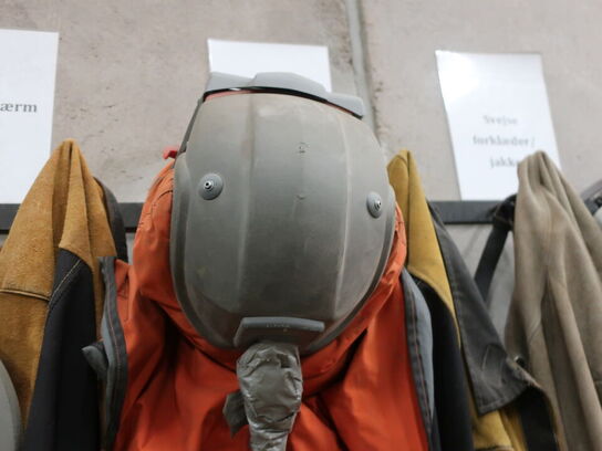 Div. dragter, støvler, NOVA hjelme m.v.