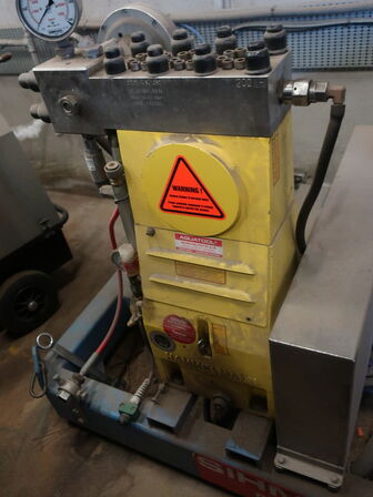 Højtryksanlæg (2000 bar) AQUATOOLS (SIHM) til vandafrensning af emner