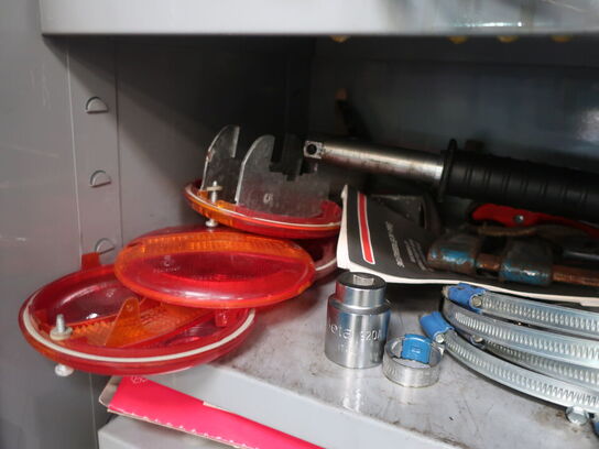 Stålskab inkl. indhold (se billeder)