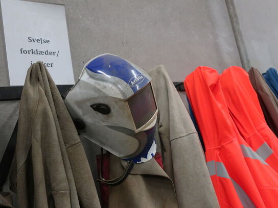 Div. dragter, støvler, NOVA hjelme m.v.