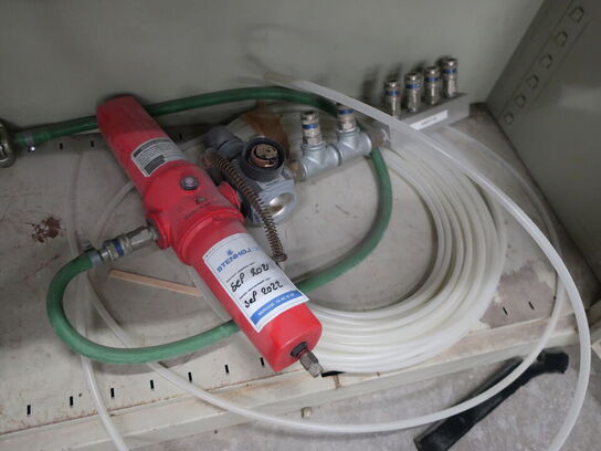 Stålskab BLIKA inkl. indhold (se billeder)