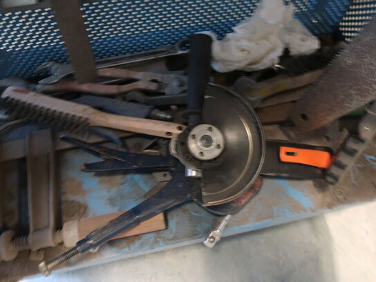 Værktøjsskab inkl. indhold, samt indhold på reol