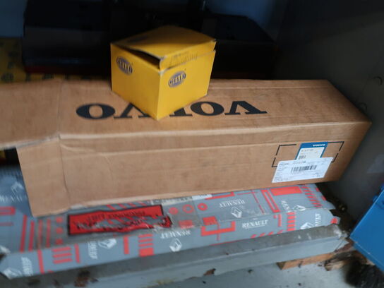 Stålskab inkl. indhold (se billeder)