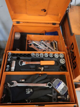 Værktøjsbord BETA UTENSILI TANK C25 inkl. indhold