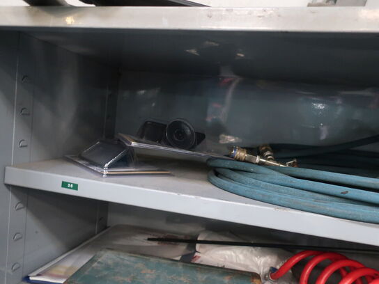 Stålskab inkl. indhold (se billeder)