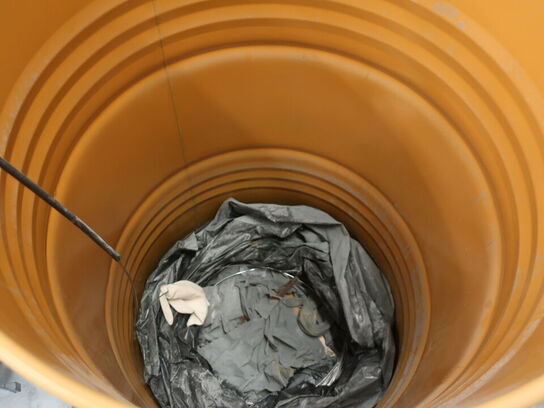 2 trm. m. metalleringstråd (kun rester)