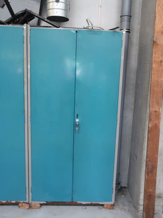 Stålskab inkl. indhold (se billeder)