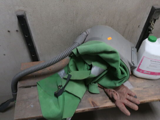 Div. dragter, støvler, NOVA hjelme m.v.