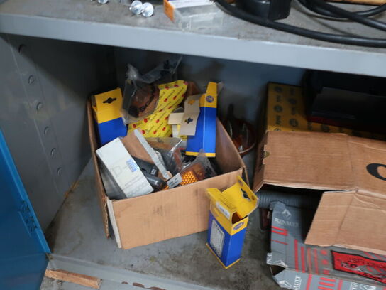 Stålskab inkl. indhold (se billeder)