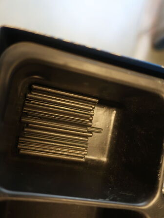 Værktøjsskab inkl. indhold, samt indhold på reol