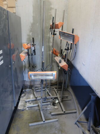 7 stk. infrarøde varmelamper & arbejdslampe på stativ