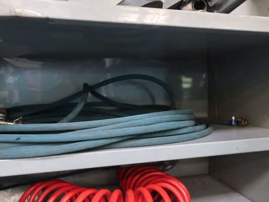 Stålskab inkl. indhold (se billeder)