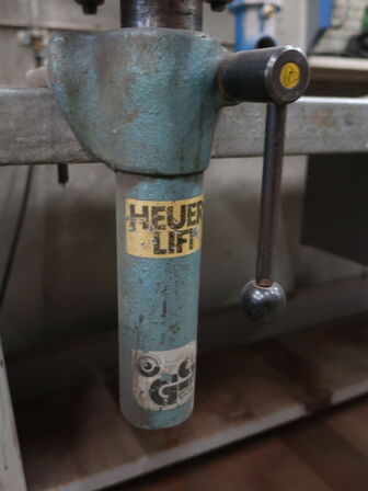 Filebænk m. 2. stk. skruestik m. HEUER-LIFT løftefunktion