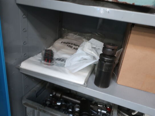 Stålskab inkl. indhold (se billeder)