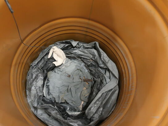 2 trm. m. metalleringstråd (kun rester)