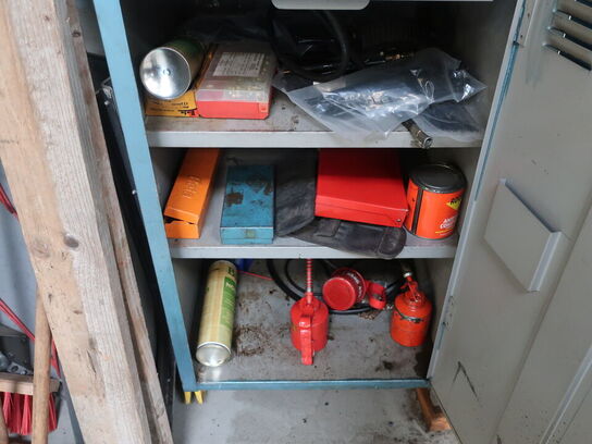 "Tøm skabet" - Indhold i 2 skabe (øvre & nedre)