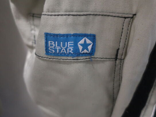 Div. dragter, støvler, friskluftsværn m.v.