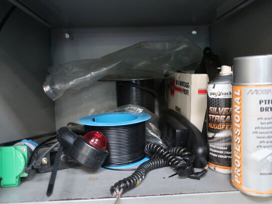 "Tøm skabet" - Indhold i 2 skabe (øvre & nedre)