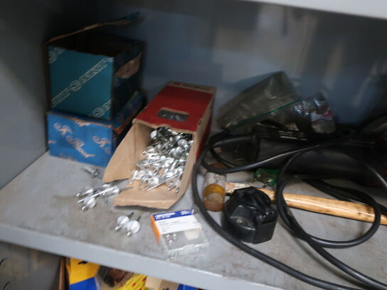 Stålskab inkl. indhold (se billeder)