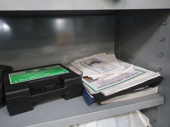 Stålskab inkl. indhold (se billeder)