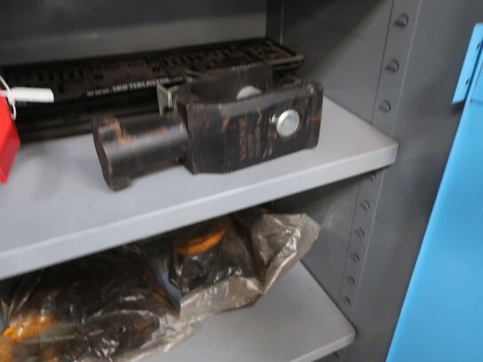 Stålskab inkl. indhold (se billeder)