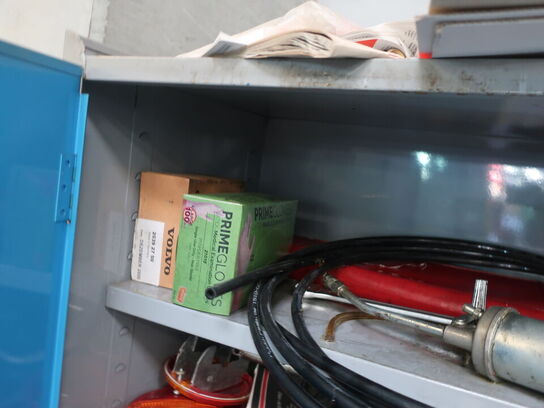 Stålskab inkl. indhold (se billeder)