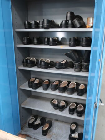 Stålskab inkl. indhold (se billeder)