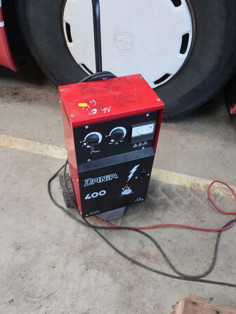 12/24V lader DANIA 400