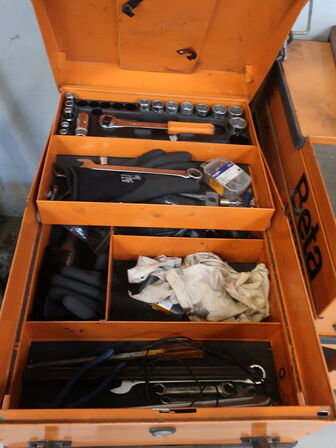 Værktøjsbord BETA UTENSILI TANK C25 inkl. indhold