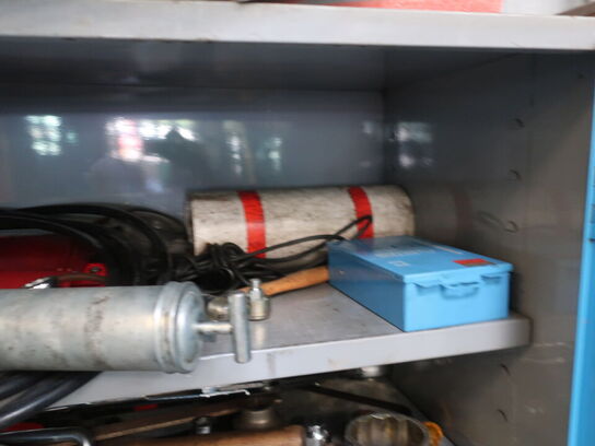 Stålskab inkl. indhold (se billeder)