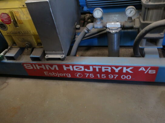 Højtryksanlæg (2000 bar) AQUATOOLS (SIHM) til vandafrensning af emner