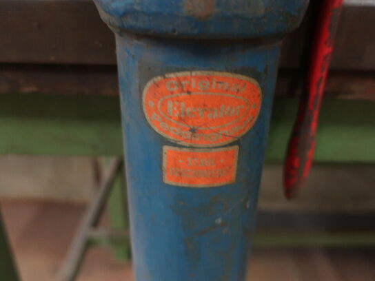 Filebænk m. 2. stk. skruestik m. PEDDINGTON løftefunktion