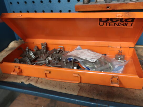 Filebænk m. skruestik m. PEDDINGTON løfter samt indhold