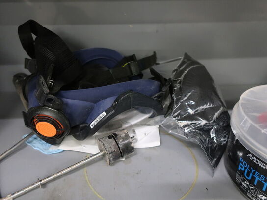 Stålskab inkl. indhold (se billeder)