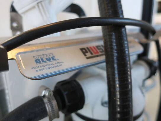 Palletank m. kemistation. Indeholder formentlig AdBlue. Inkl. pumpe.