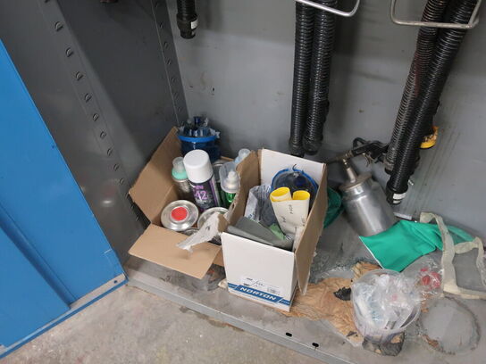 Stålskab inkl. indhold (se billeder)