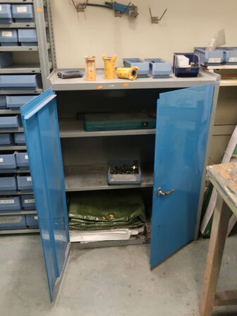 Stålskab (uden indhold)