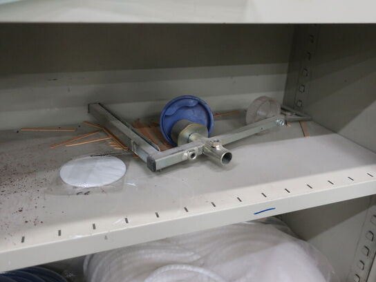 Stålskab BLIKA inkl. indhold (se billeder)